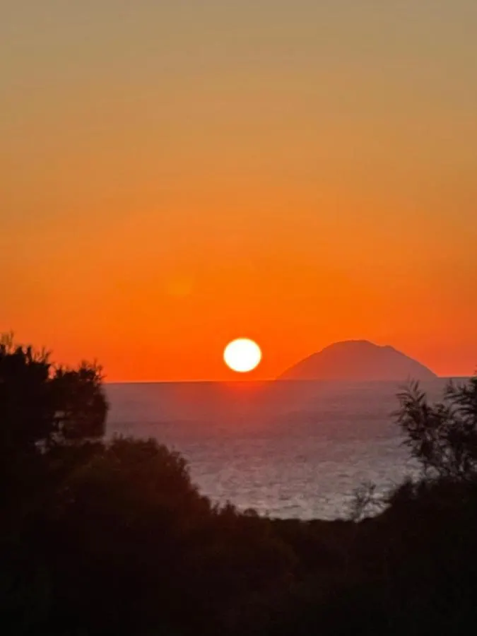Hola Mediterranean Apartment Vulcano  Italy