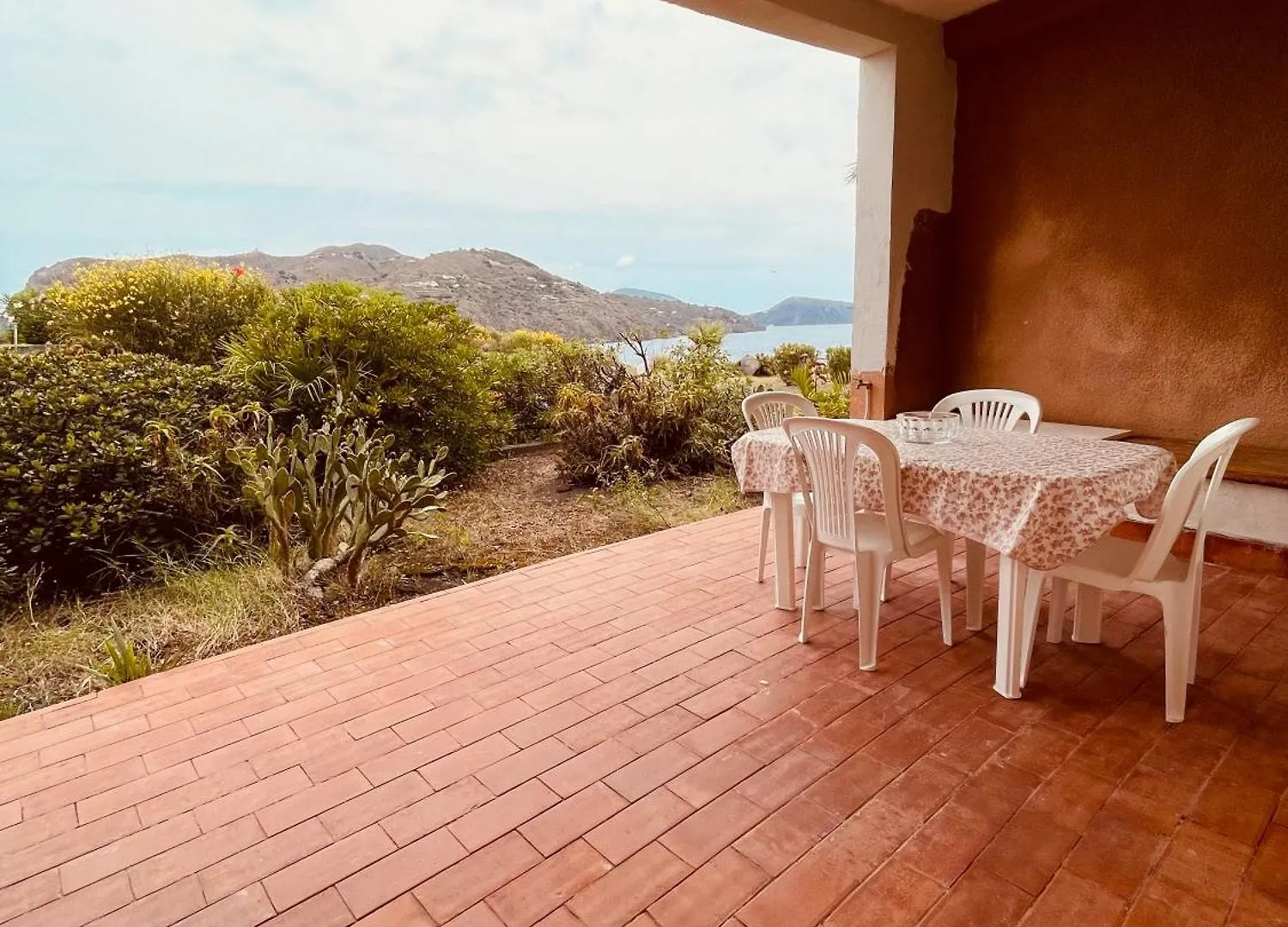 Hola Mediterranean Apartment Vulcano  Italy